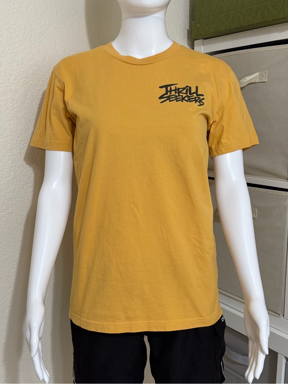 Thrill Seekers Mustard Short Sleeve Crew Neck T-Shirt Size Small